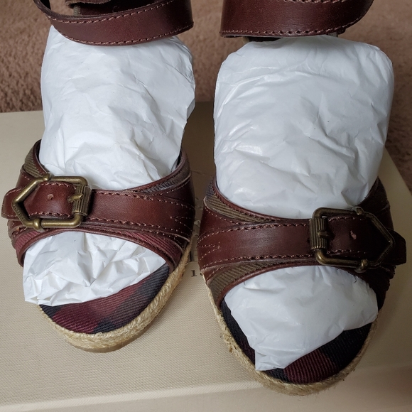 Like new Authentic Burberry Espadrille - Picture 13 of 13